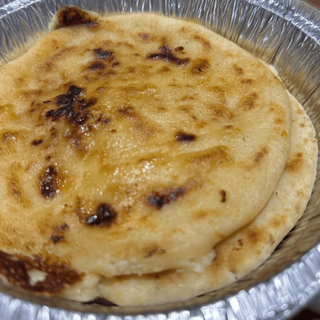 Pupusa Revuelta: Chicharrón Y Queso